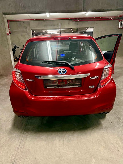 Toyota Yaris 21 of 25