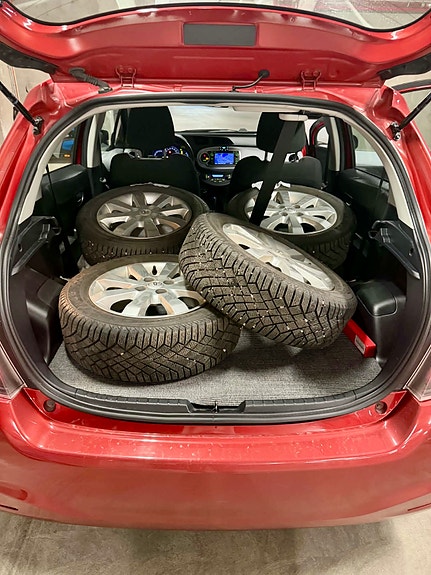 Toyota Yaris 25 of 25