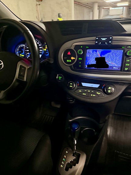 Toyota Yaris 7 of 25