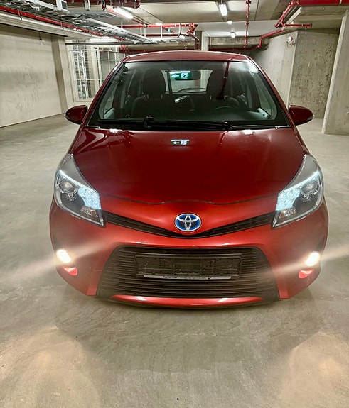 Toyota Yaris 5 of 25