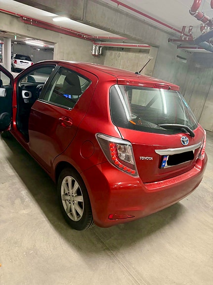 Toyota Yaris 23 of 25
