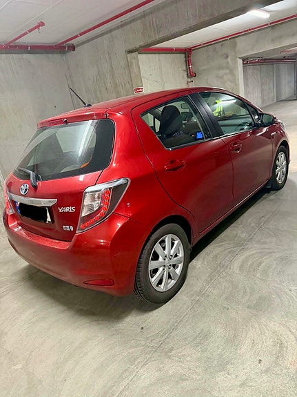 Toyota Yaris 4 of 25