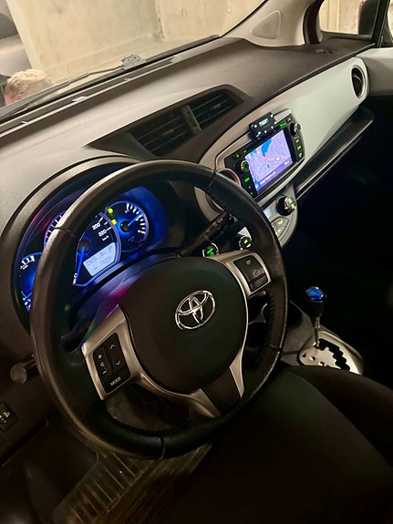 Toyota Yaris 3 of 25
