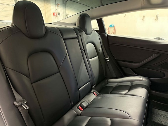 Tesla Model 3 16 of 17