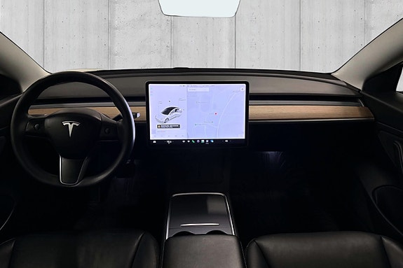 Tesla Model 3 14 of 17