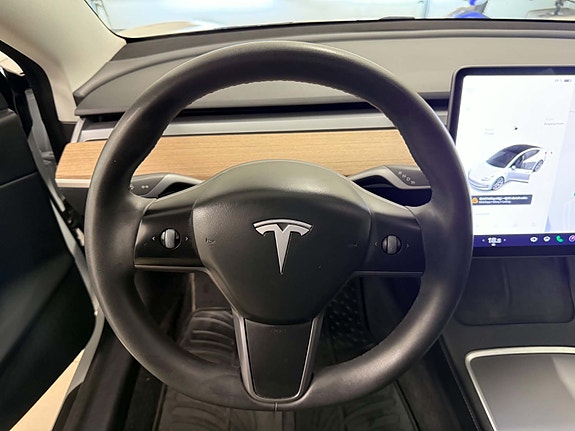 Tesla Model 3 9 of 17