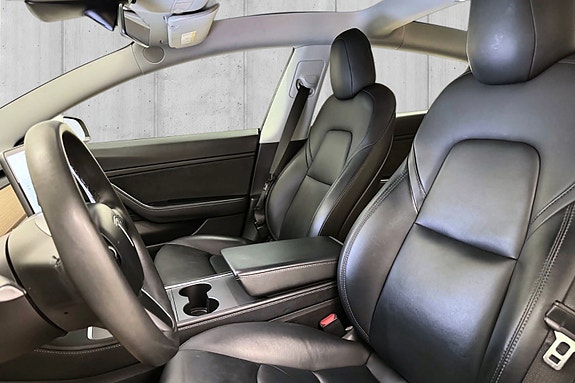Tesla Model 3 7 of 17