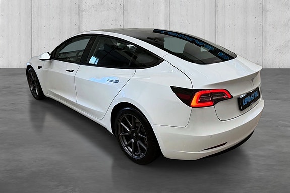 Tesla Model 3 6 of 17