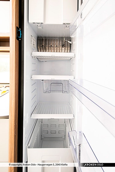 Bürstner Premio 440 TK -  Køyeseng - Senkeseng - Stor lasteluke - Truma luftvarme – Myggdør - Elektrisk varmtvannsbereder 5 liter 21 of 23