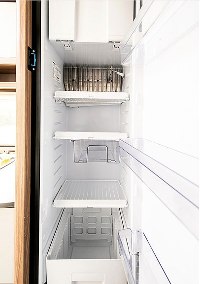 Bürstner Premio 440 TK -  Køyeseng - Senkeseng - Stor lasteluke - Truma luftvarme – Myggdør - Elektrisk varmtvannsbereder 5 liter 21 of 23
