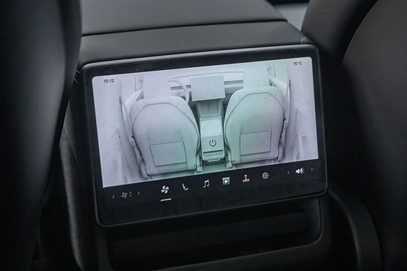 Tesla Model Y 23 of 30