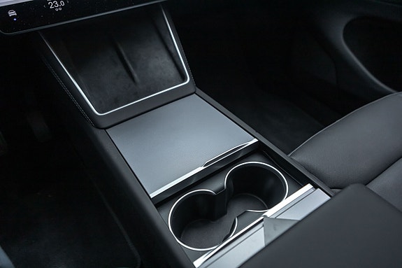 Tesla Model Y 18 of 30