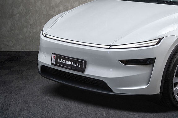 Tesla Model Y 3 of 30