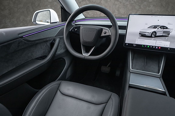 Tesla Model Y 25 of 30