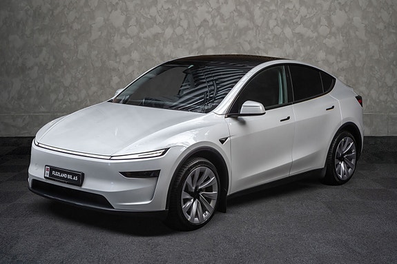 Tesla Model Y 2 of 30