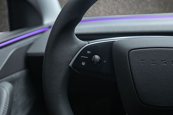 Tesla Model Y 12 of 30