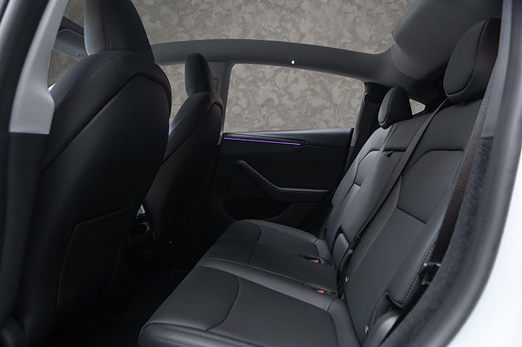 Tesla Model Y 22 of 30