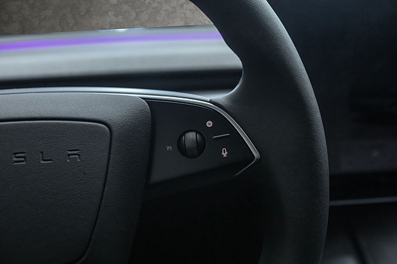 Tesla Model Y 13 of 30