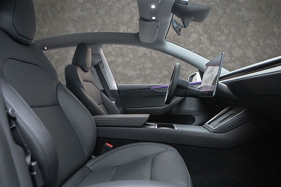 Tesla Model Y 27 of 30