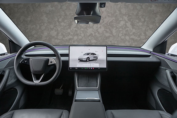 Tesla Model Y 24 of 30