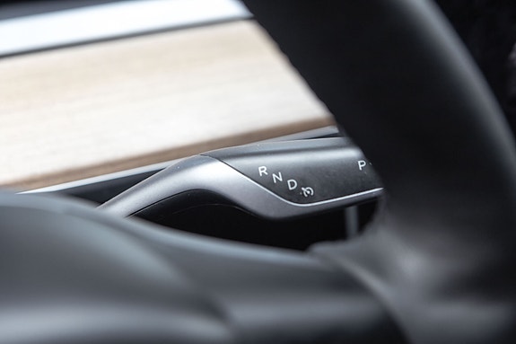 Tesla Model Y 14 of 30