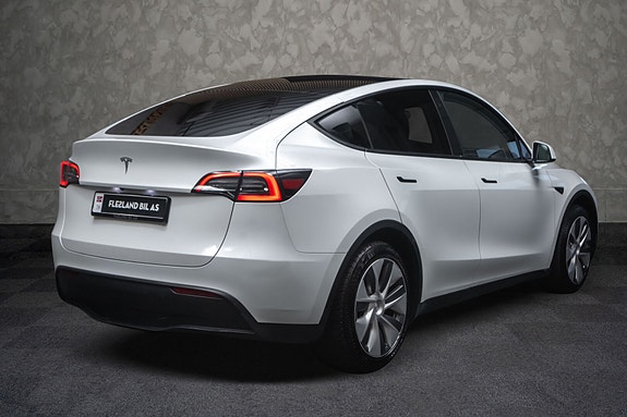 Tesla Model Y 8 of 30