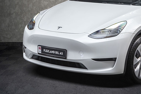 Tesla Model Y 3 of 30