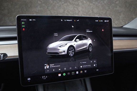 Tesla Model Y 15 of 30