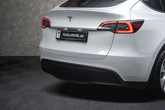 Tesla Model Y 9 of 30