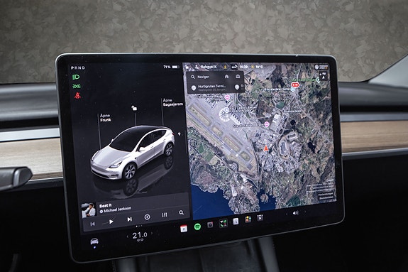 Tesla Model Y 16 of 30