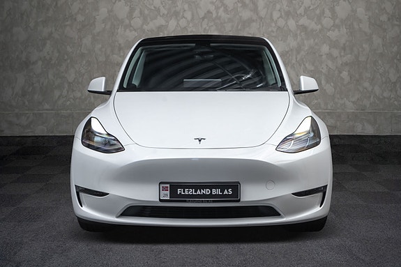 Tesla Model Y 6 of 30