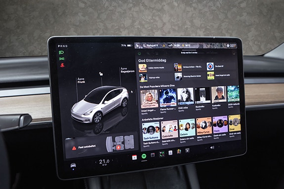 Tesla Model Y 18 of 30