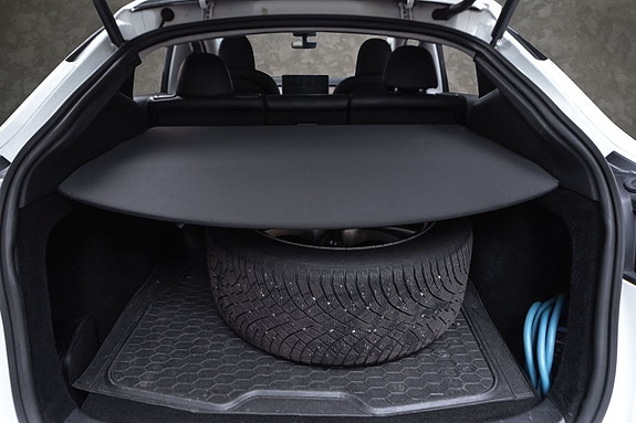 Tesla Model Y 29 of 30