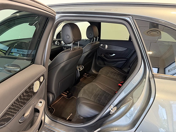 Mercedes-Benz GLC300 de 15 of 30