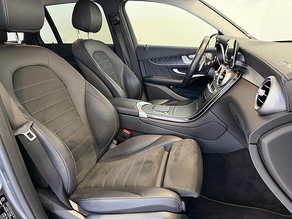 Mercedes-Benz GLC300 de 12 of 30