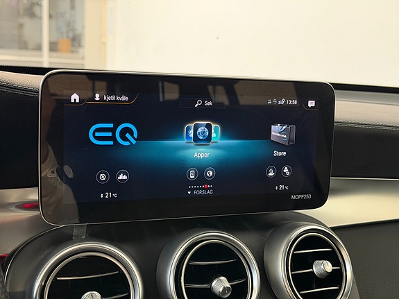 Mercedes-Benz GLC300 de 27 of 30