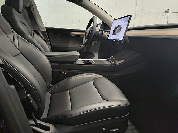 Tesla Model Y 9 of 9