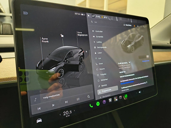 Tesla Model Y 5 of 9