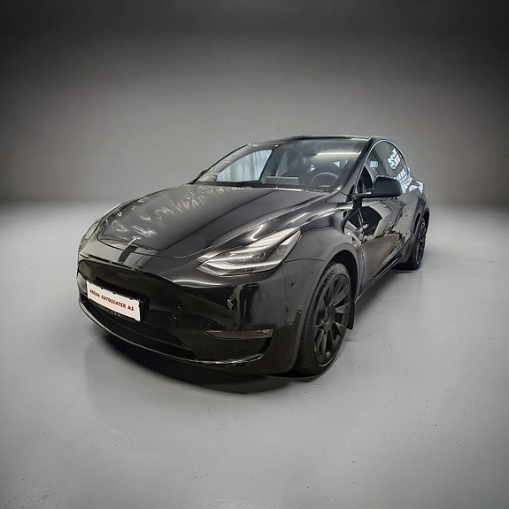 Tesla Model Y 4 of 9