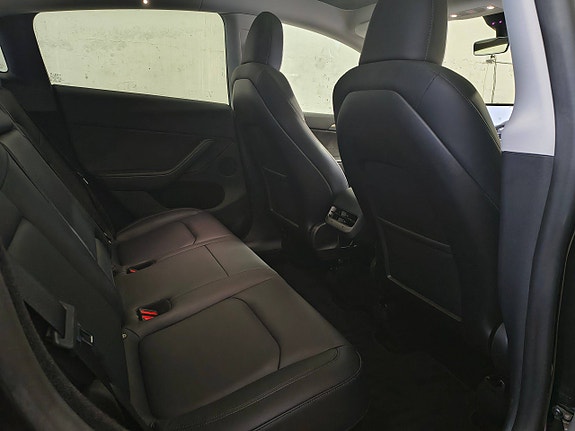 Tesla Model Y 8 of 9