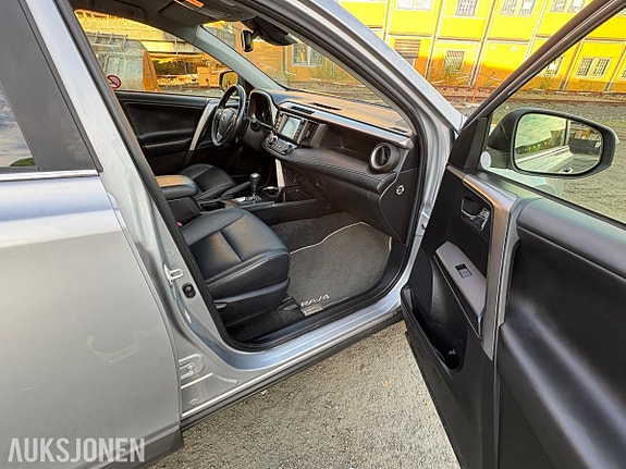 Toyota RAV4 15 of 18