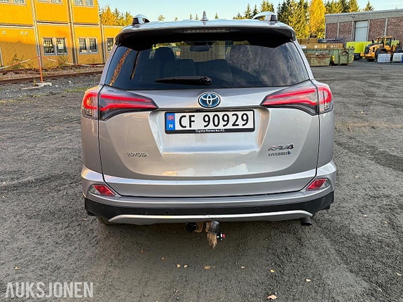 Toyota RAV4 2 of 18