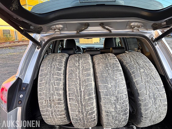Toyota RAV4 6 of 18