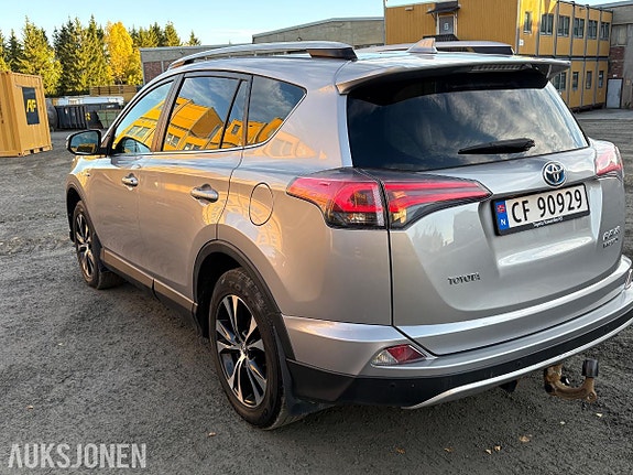 Toyota RAV4 4 of 18