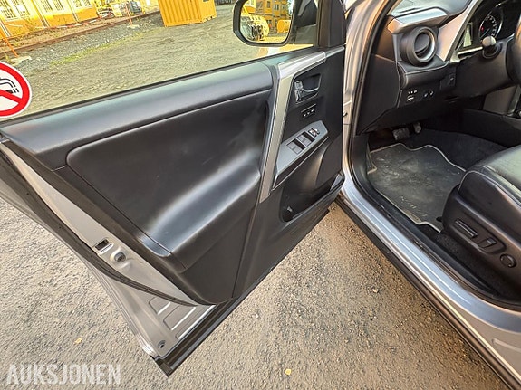 Toyota RAV4 18 of 18