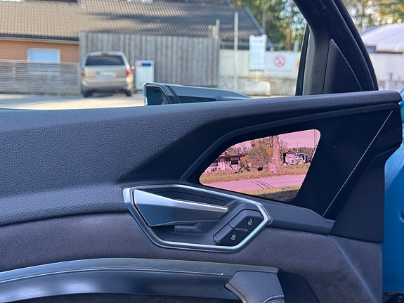 Audi e-tron 7 of 11