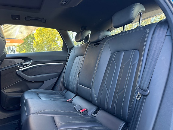 Audi e-tron 8 of 11