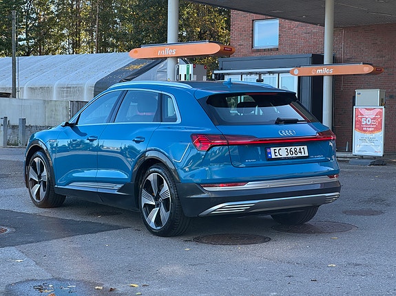 Audi e-tron 4 of 11