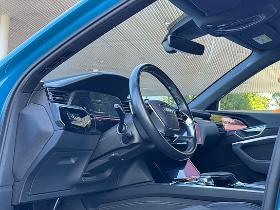 Audi e-tron 5 of 11
