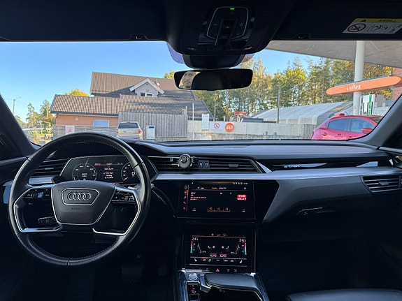 Audi e-tron 9 of 11